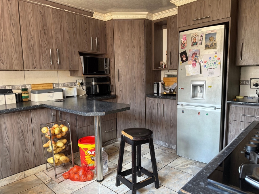 2 Bedroom Property for Sale in Mohadin North West